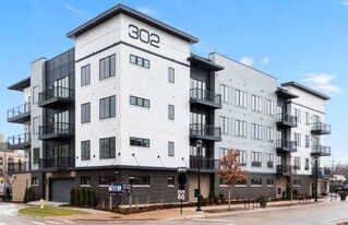 302 W Liberty Dr, Unit 206 in Wheaton, IL - Building Photo