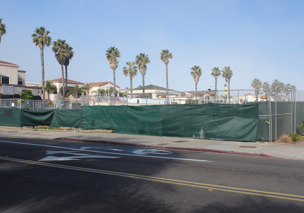 Blue Water Villas in San Diego, CA - Building Photo