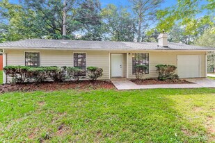 8912 Saddlewood Dr in Jonesboro, GA - Building Photo