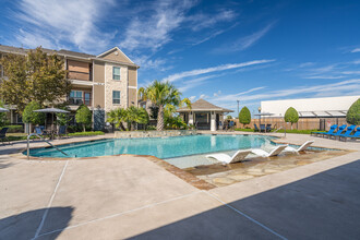 Eaglebrook Apartments in Mont Belvieu, TX - Foto de edificio - Building Photo