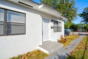 6334 NE 1st Pl in Miami, FL - Building Photo - Building Photo