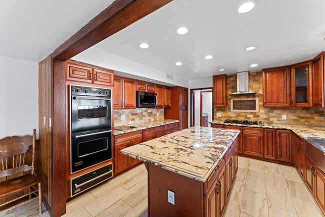 35640 Dormer Rd in Agua Dulce, CA - Building Photo - Building Photo