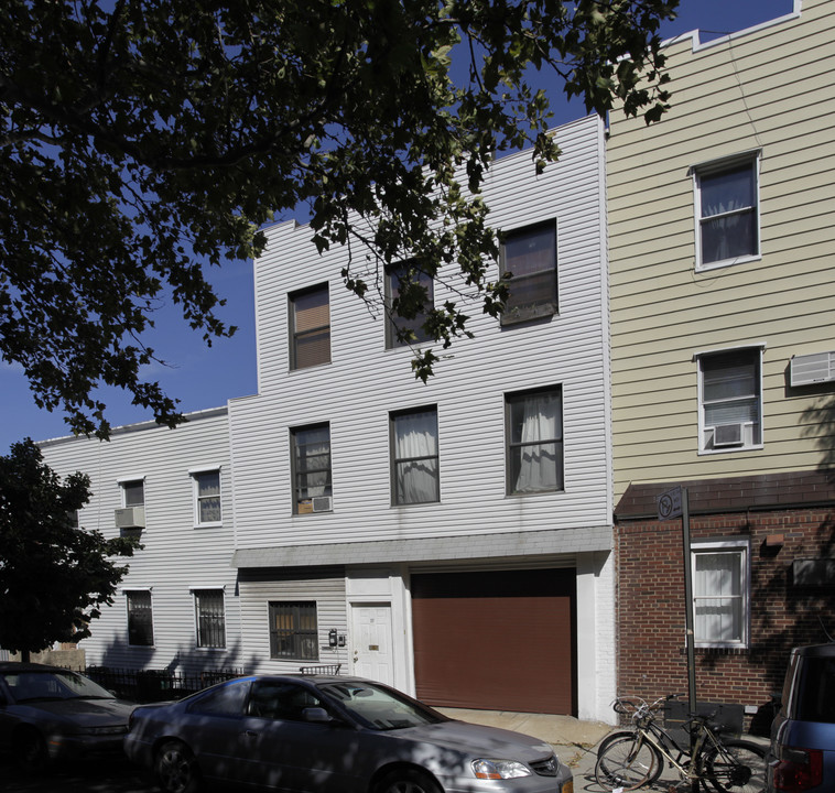 37 Skillman Ave in Brooklyn, NY - Building Photo