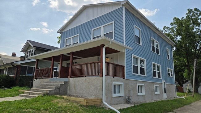 property at 917 E Bradbury Ave