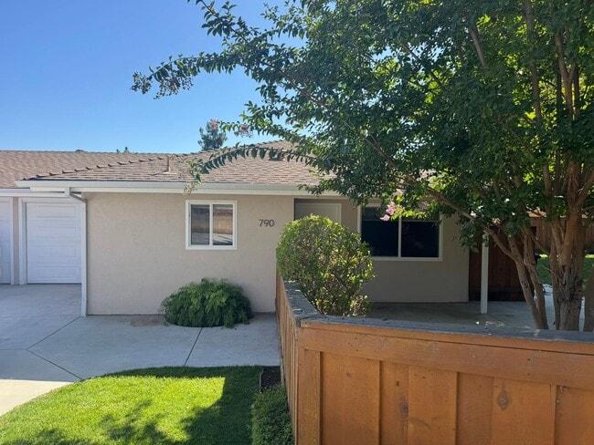 790-92 Vineyard Rd in San Marcos, CA - Building Photo - Building Photo