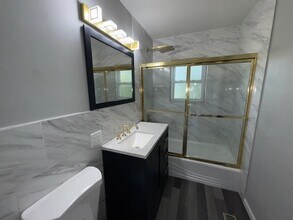 1123 Cedar Ln in Elk Grove Village, IL - Building Photo - Building Photo