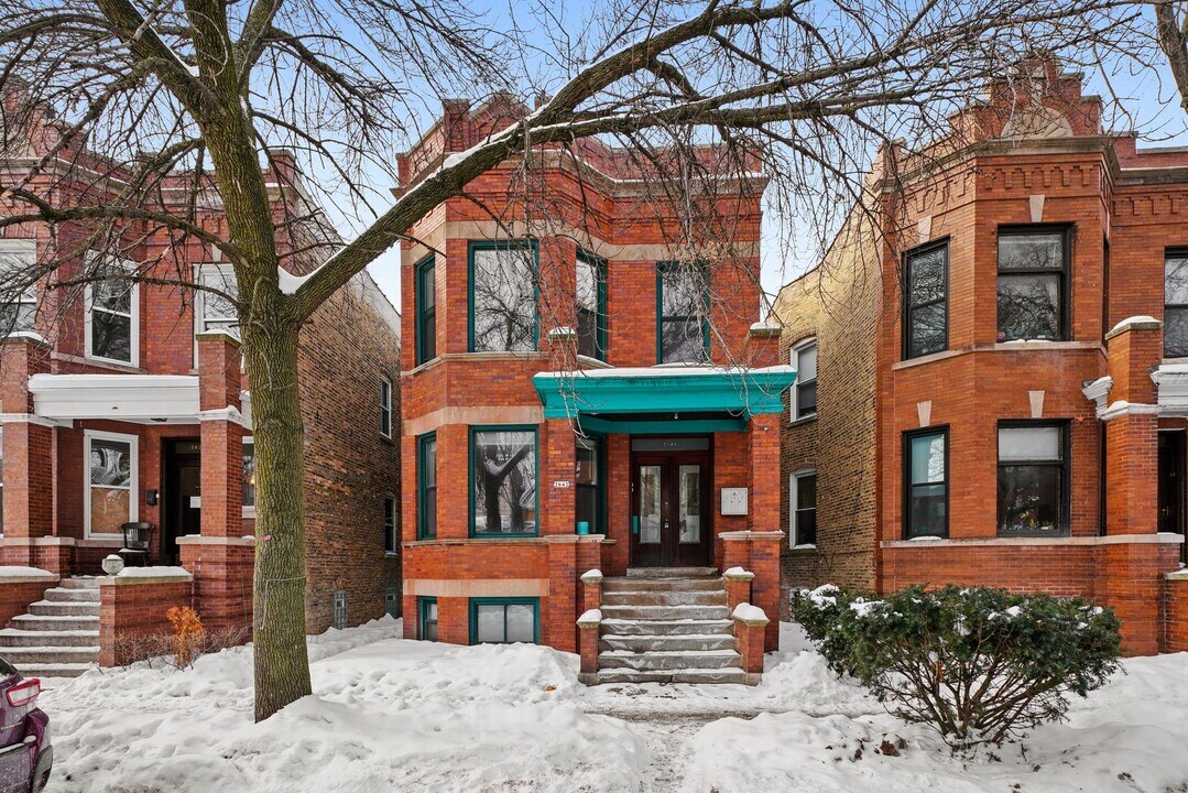 2642 N Sacramento Ave in Chicago, IL - Building Photo