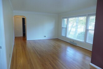 2711 Crooks Rd in Royal Oak, MI - Building Photo - Building Photo