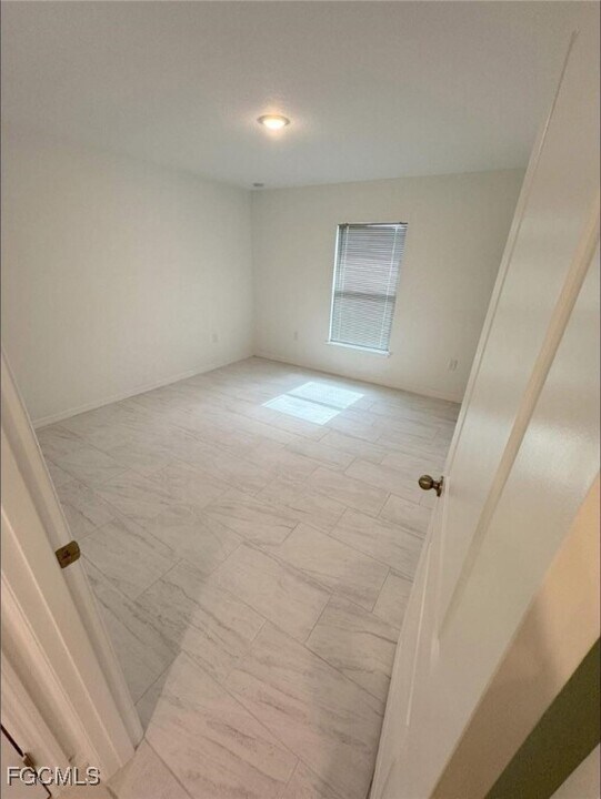 4606 Dora Ave S in Lehigh Acres, FL - Building Photo