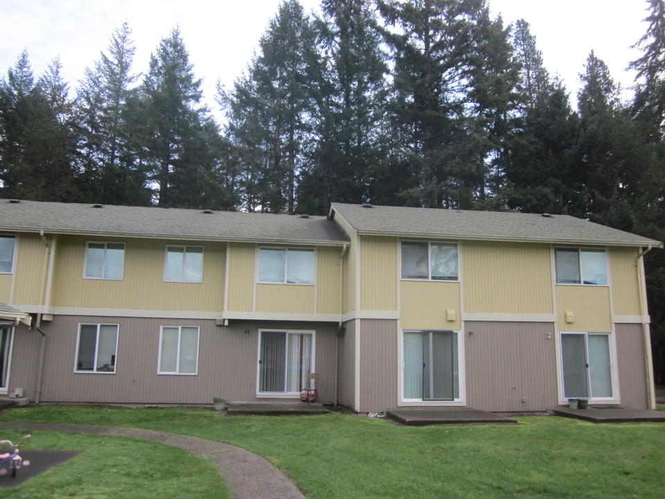 Pine Garden Apartments in Shelton, WA - Building Photo