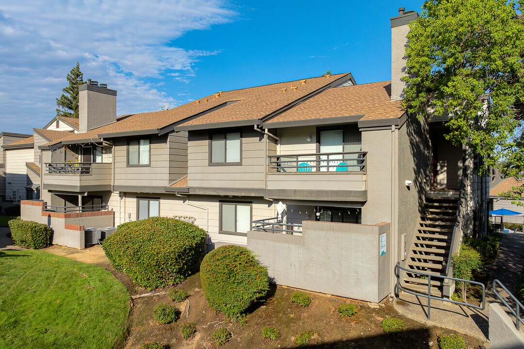 Somersett Hills in Roseville, CA - Foto de edificio
