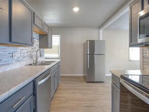2401 NE Pursell Rd in Kansas City, MO - Building Photo - Building Photo