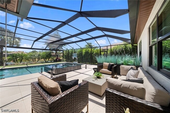 7052 Live Oak Dr