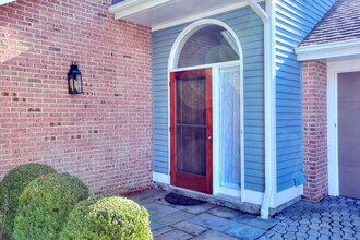 135 Regents Pk in Westport, CT - Building Photo - Building Photo