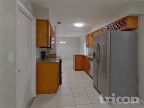 3717 Coppertree Cir in Brandon, FL - Building Photo - Building Photo