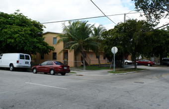 500 NW 35th St in Miami, FL - Building Photo - Building Photo