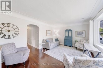 1354 Ontario St in Burlington, ON - Building Photo - Building Photo