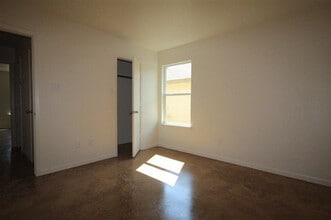 704 W Avenue C in Belton, TX - Building Photo - Building Photo