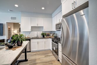 Solstice at Fiddyment Ranch in Roseville, CA - Foto de edificio - Interior Photo