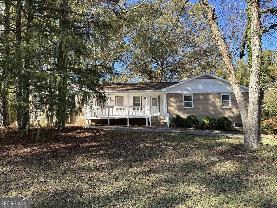 1897 Englewood Way SW in Snellville, GA - Foto de edificio