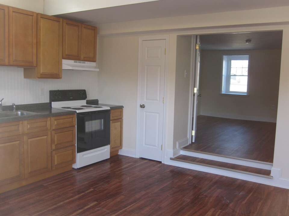 217 High St, Unit B in Phoenixville, PA - Building Photo