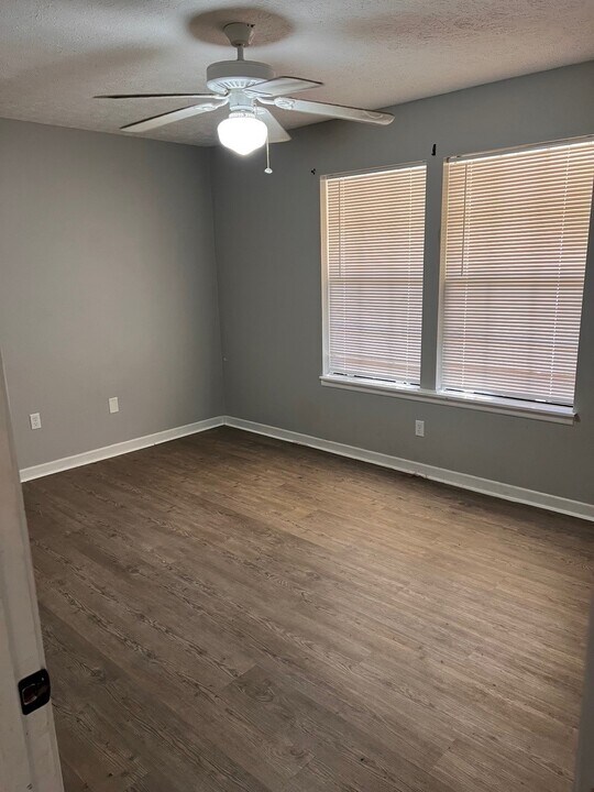 233 N Burson Ave in Bogart, GA - Building Photo