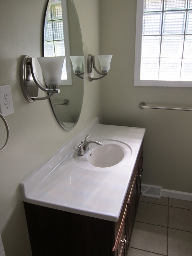 5083 Mellwood Dr in Flint, MI - Building Photo - Building Photo