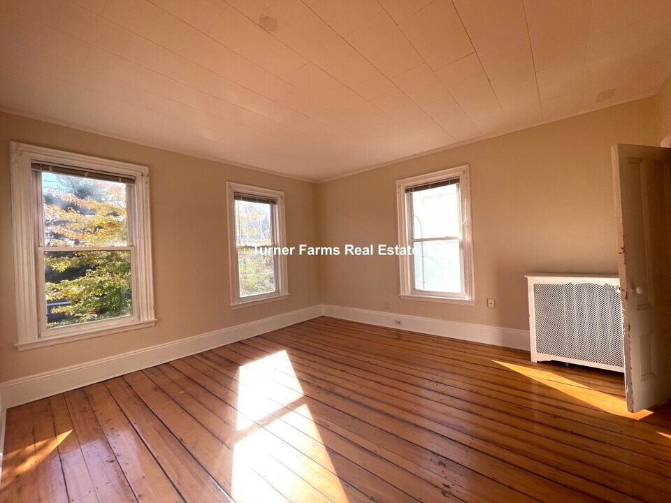 11 Clarendon Ave, Unit 2 in Somerville, MA - Building Photo