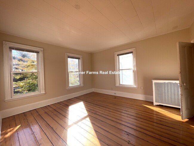 11 Clarendon Ave, Unit 2