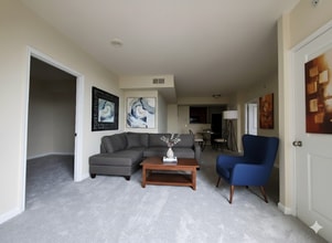 851 N Glebe Rd, Unit 1501 in Arlington, VA - Foto de edificio - Building Photo