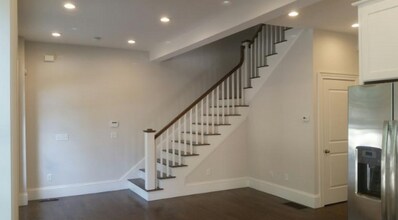 2044 Beacon St, Unit 2 in Waban, MA - Foto de edificio - Building Photo