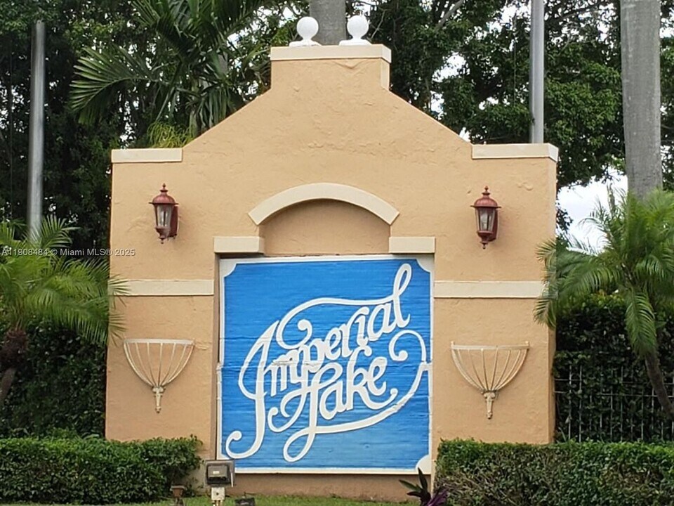 12509 NW 11th Ln in Miami, FL - Foto de edificio