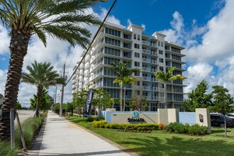 Sonata Apartments in Pompano Beach, FL - Foto de edificio - Building Photo