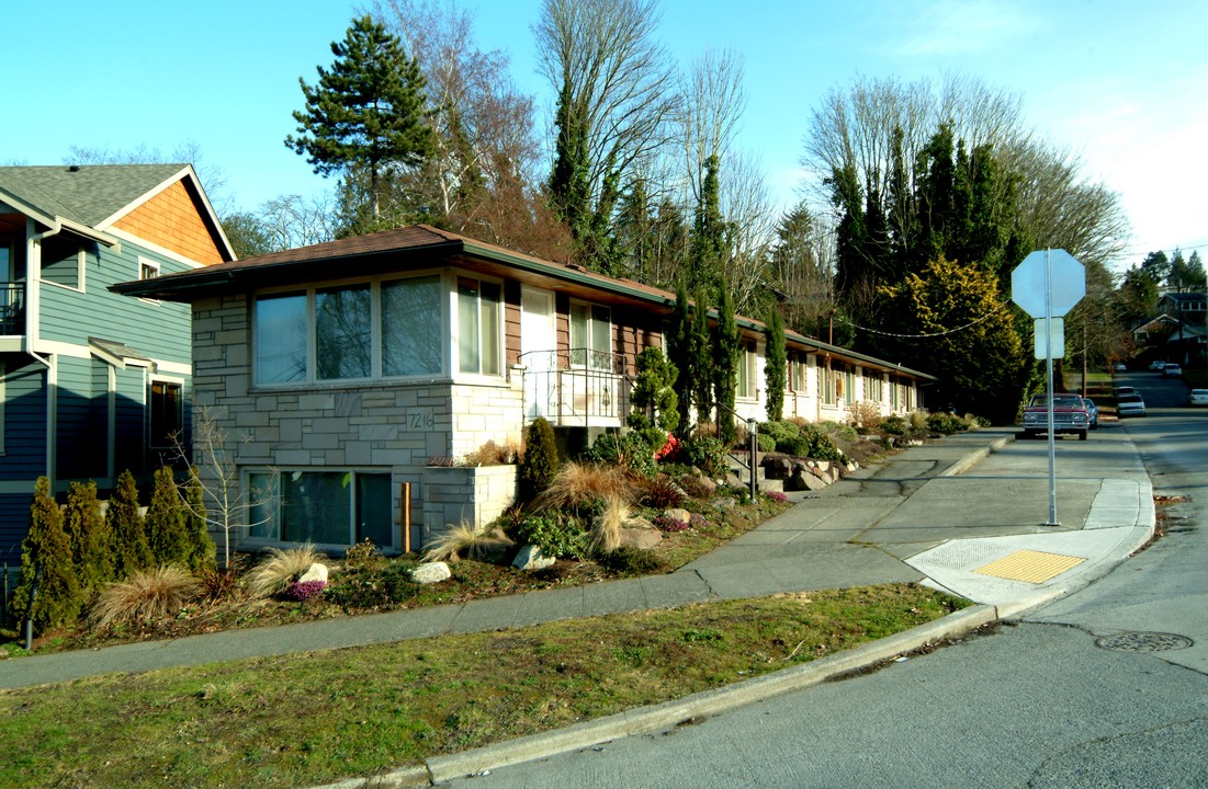 California Avenue Apartments in Seattle, WA - Foto de edificio