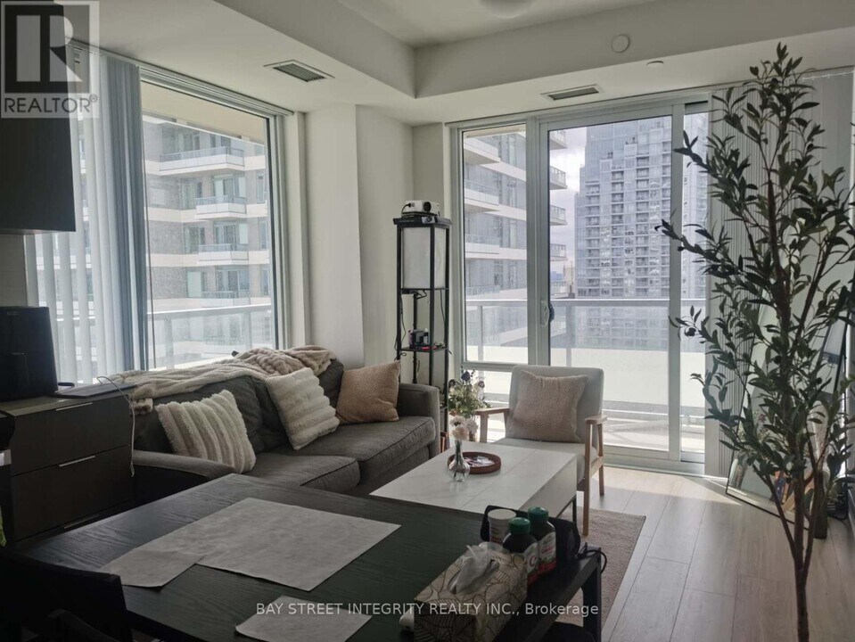 50 Dunfield Ave in Toronto, ON - Building Photo