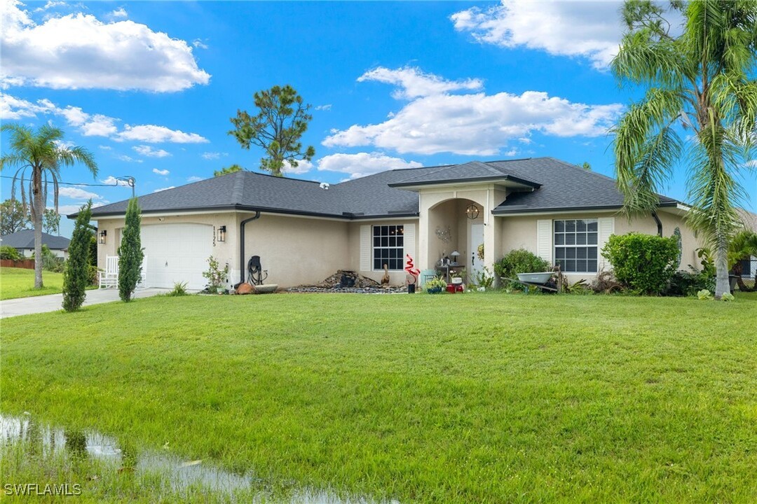 1125 Calmar Ave in Lehigh Acres, FL - Building Photo