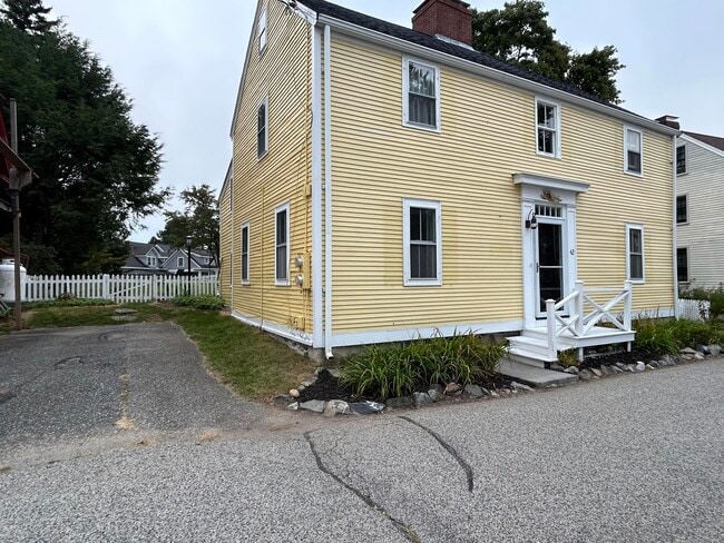 42 Piscataqua St in New Castle, NH - Building Photo - Building Photo