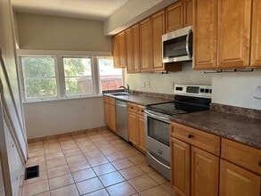 134 N College Ave in Fresno, CA - Building Photo - Building Photo