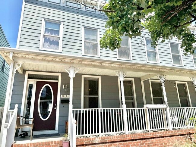 property at 1006 W Clay St