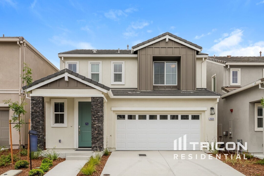 2669 River Rd Ln in Lincoln, CA - Building Photo
