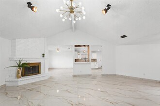 2610 Hollymist Dr in Houston, TX - Building Photo - Building Photo