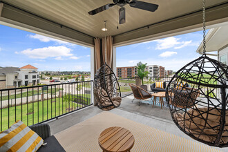 Tribeca Townhomes in Grand Prairie, TX - Foto de edificio - Building Photo