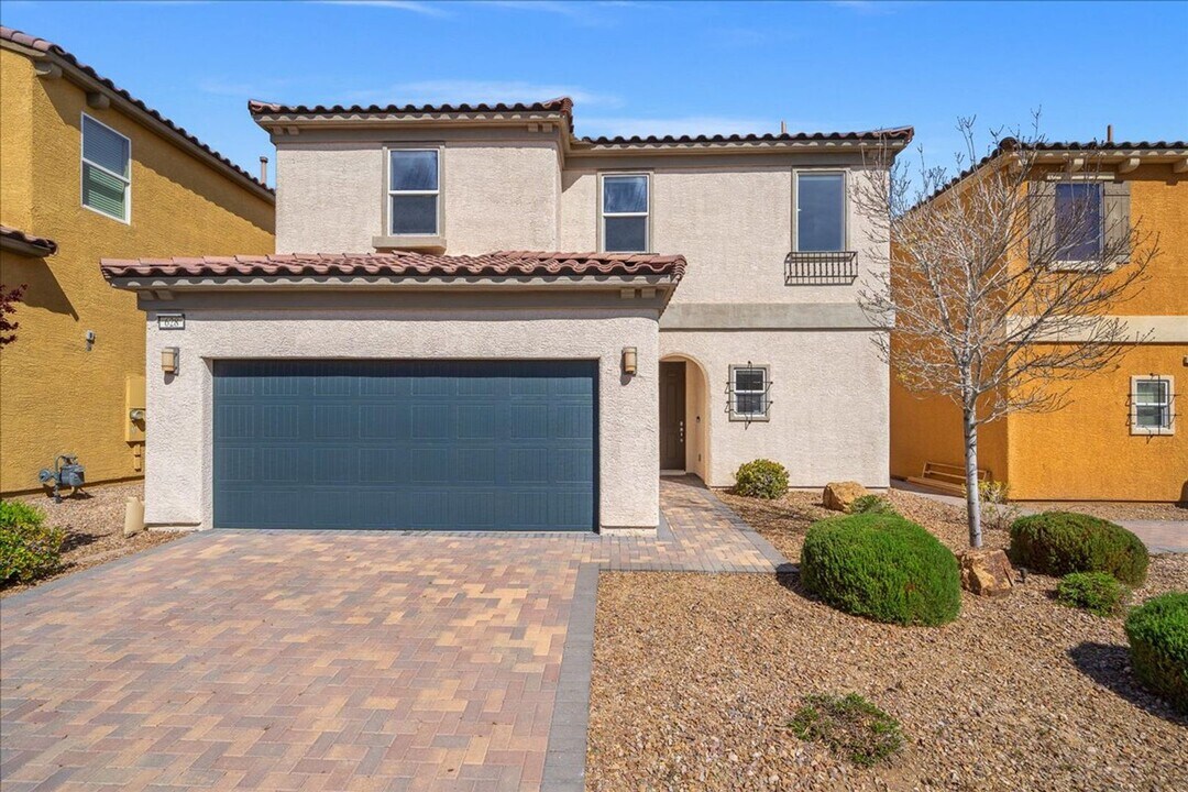 628 Wounded Star Ave in Las Vegas, NV - Building Photo