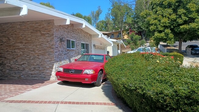 22171 Marylee St in Woodland Hills, CA - Building Photo - Building Photo