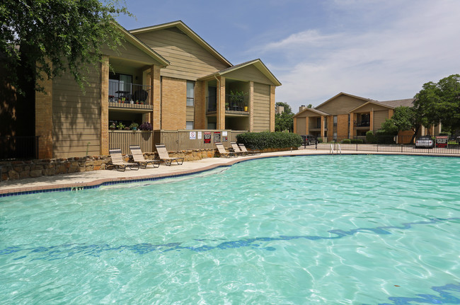 Dove Creek Villas in Grapevine, TX - Building Photo - Building Photo