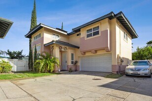 91-1068-1068 Lanakoi St in Kapolei, HI - Building Photo