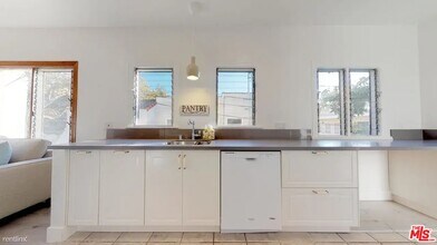 245 N Swall Dr in Beverly Hills, CA - Building Photo - Building Photo