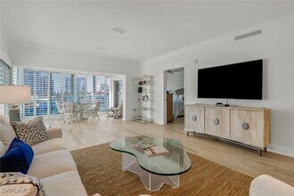 205 Park Shore Dr in Naples, FL - Building Photo - Building Photo