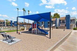 Sorrento Apartments in Mesa, AZ - Foto de edificio - Building Photo