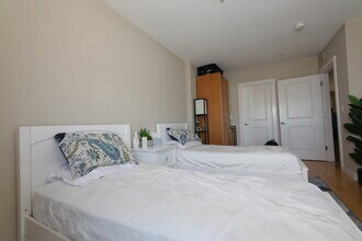 42 Bay State Rd, Unit #1 in Cambridge, MA - Building Photo - Building Photo